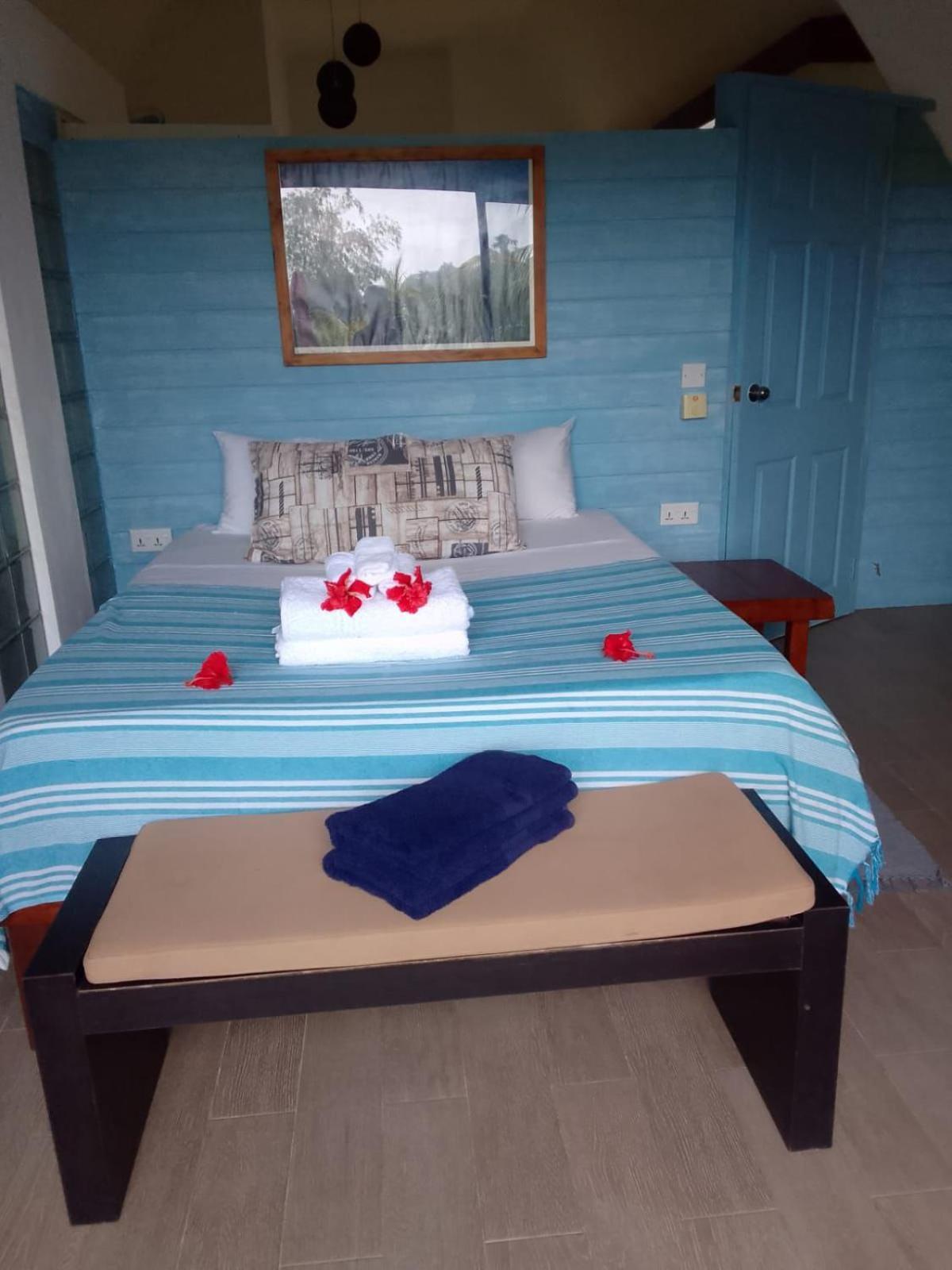 Milles Montagnes Residence Anse Royale Exterior photo