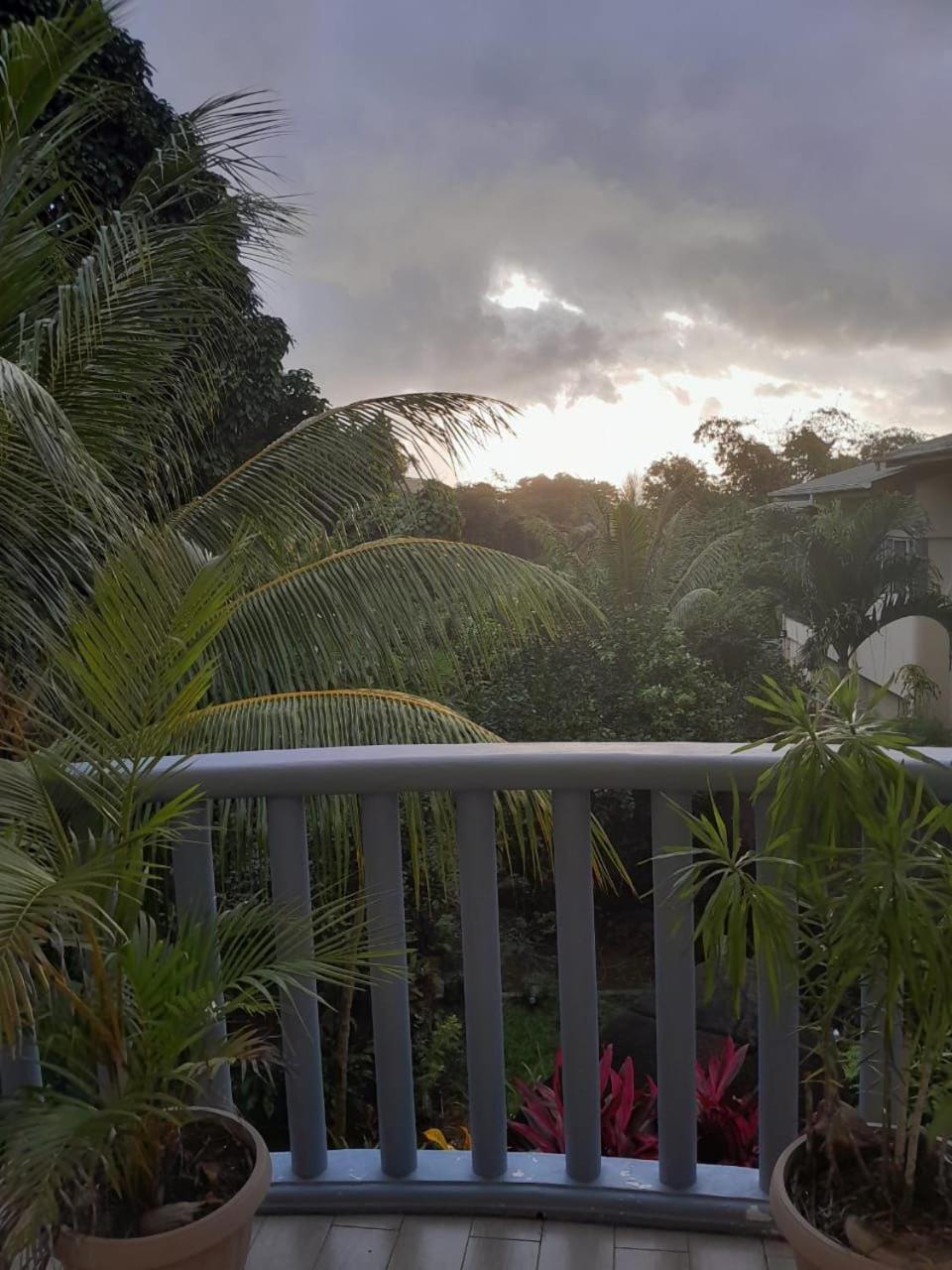 Milles Montagnes Residence Anse Royale Exterior photo